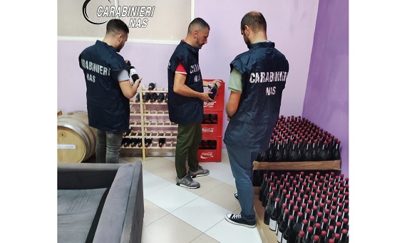 Chiusa cantina vinicola abusiva nel ragusano: sequestrati 3800 litri di vino