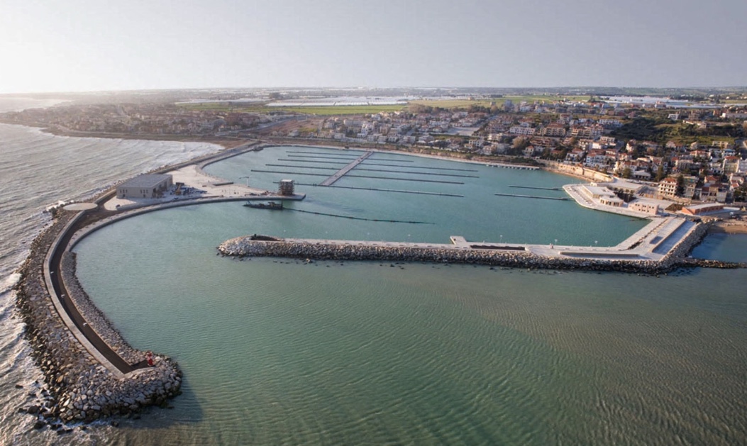 Lavori di dragaggio al porto di Marina di Ragusa. Entro il 31 marzo la fine dell’intervento