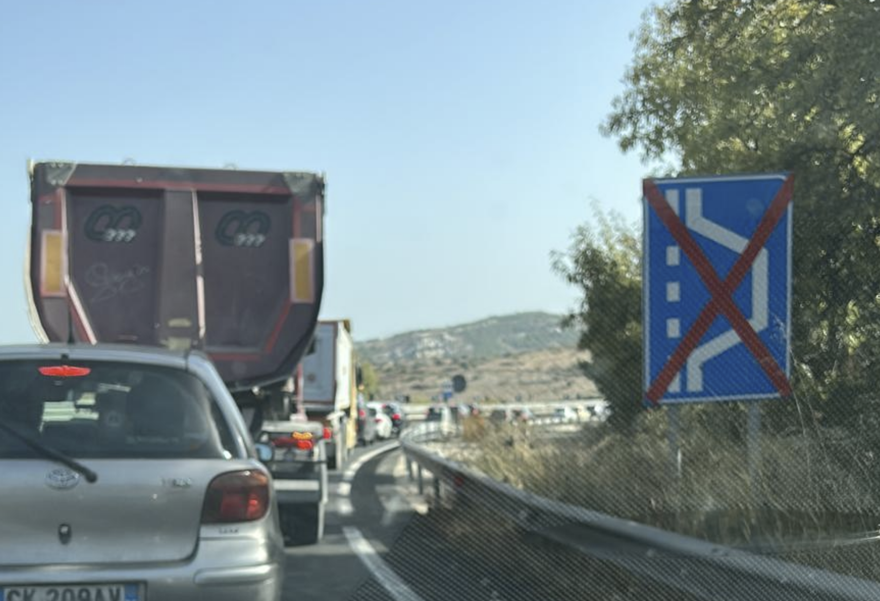 Tre feriti e traffico in tilt: scontro frontale sulla Modica-Ragusa