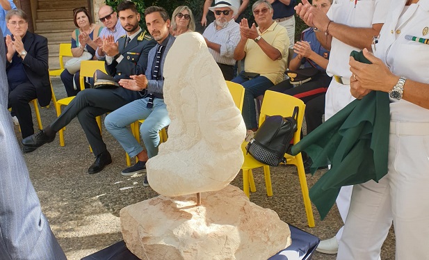 Una scultura di Alfio Nicolosi rubata nel giardino della figlia e ritrovata dalla Polizia