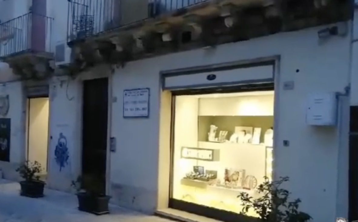 Il rapinatore della gioielleria di Comiso: “Sono stato io” e confessa pure un altro colpo tentato al Bingo di Ragusa
