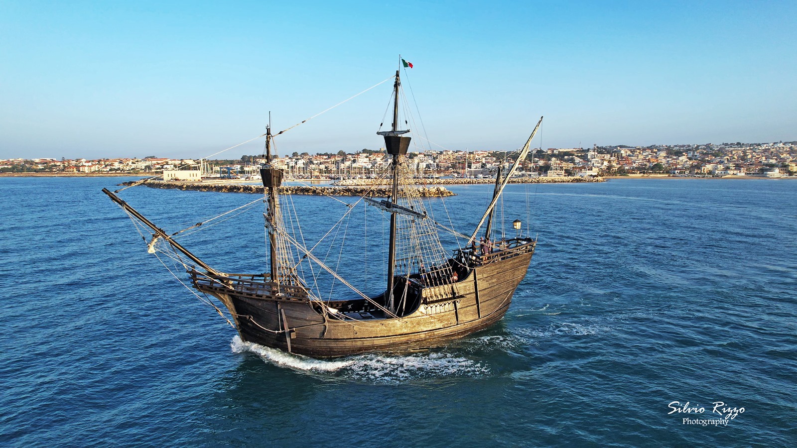 Adios Marina di Ragusa: è salpato dal porto turistico verso nuovi mari il “galeone di Magellano”