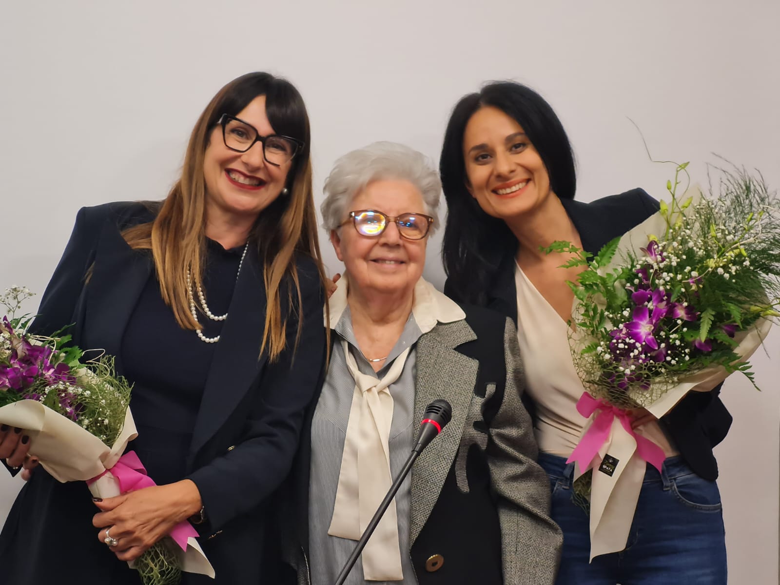 La “Polvere d’oro” di Giusi Antoci: un filo prezioso che ripara e arricchisce