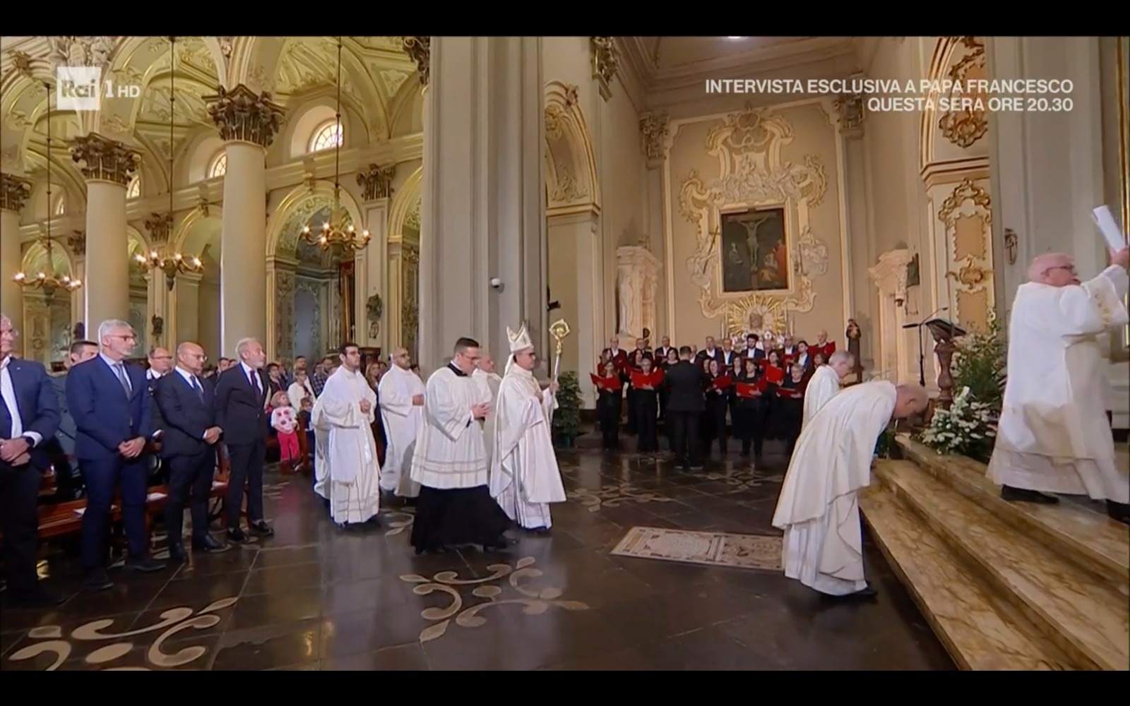 Affollata messa in cattedrale in diretta su Raiuno. Una cartolina turistica da Ragusa. FOTO