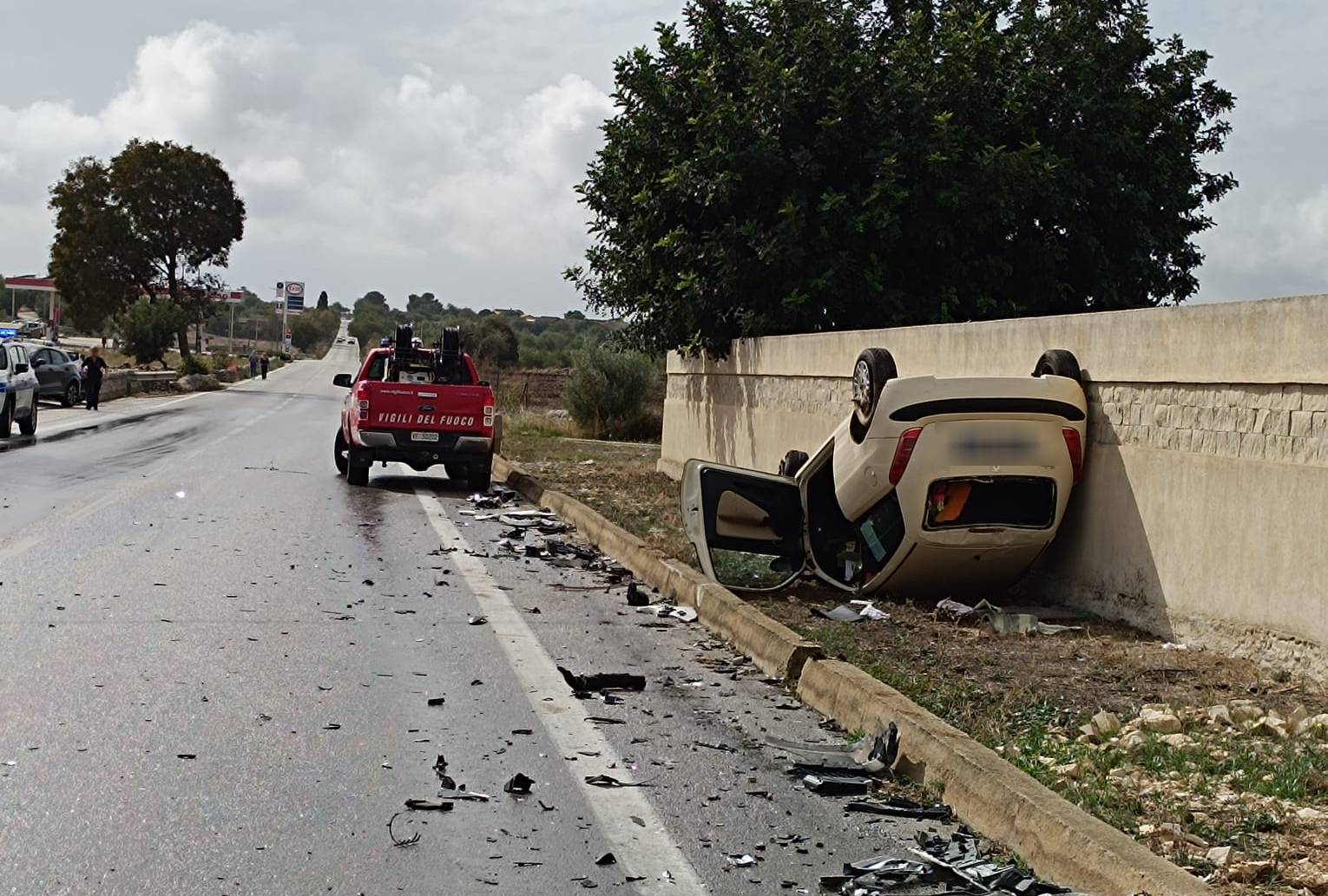 Carambola di auto tra Scicli e Modica: un’autovettura si cappotta. Tre feriti