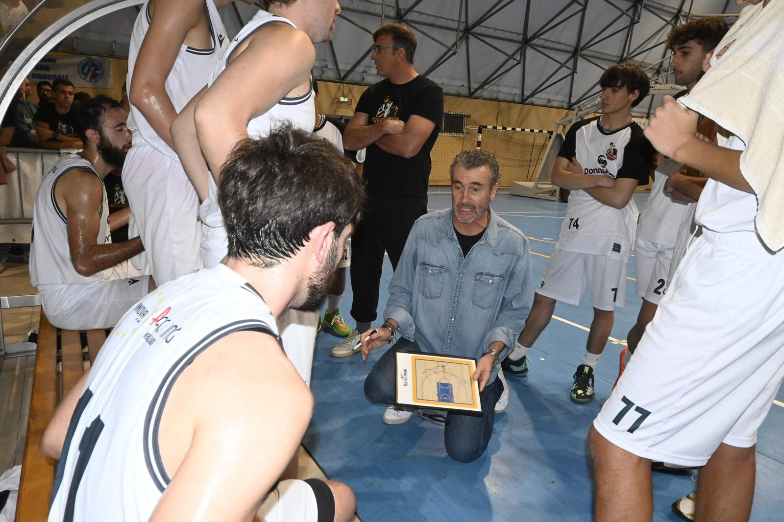 Basket: Scicli Meerkat vince contro Adrano. Pubblico emozionato