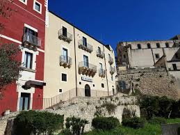 Aveva rubato in un chiosco di Ibla: evade i domiciliari per rubare nello stesso chiosco