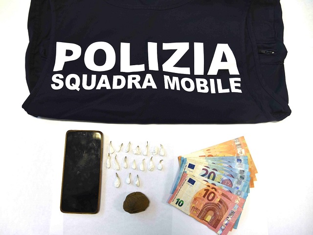 Cocaina e hashish, arrestato straniero a Ragusa