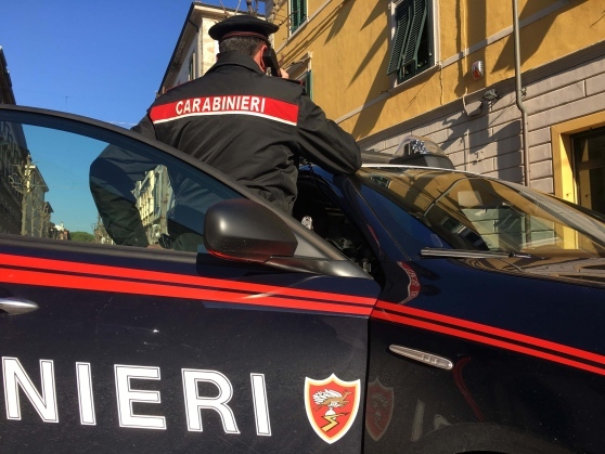Sfugge a controllo e urta bambina: arrestato dai carabinieri a Comiso