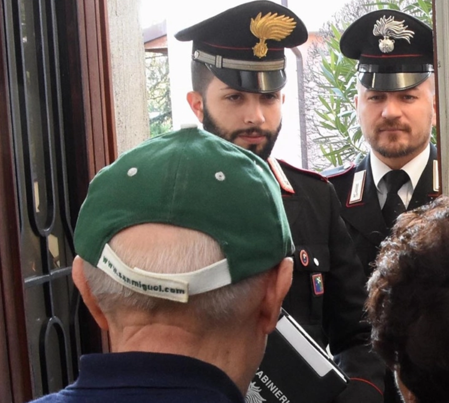 Ragusa: badante rubava i soldi ad anziano, la figlia dell’uomo la scopre con le telecamere nascoste