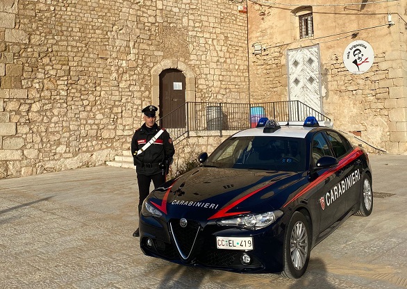 Ruba un motorino e scippa il borsellino ad un’anziana: arrestato per furto a Pozzallo