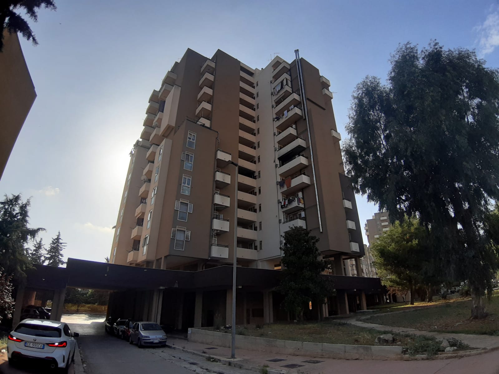 Anziani e disabili ancora bloccati al condominio di Treppiedi Nord di Modica: un ascensore riparato si è guastato di nuovo dopo poco