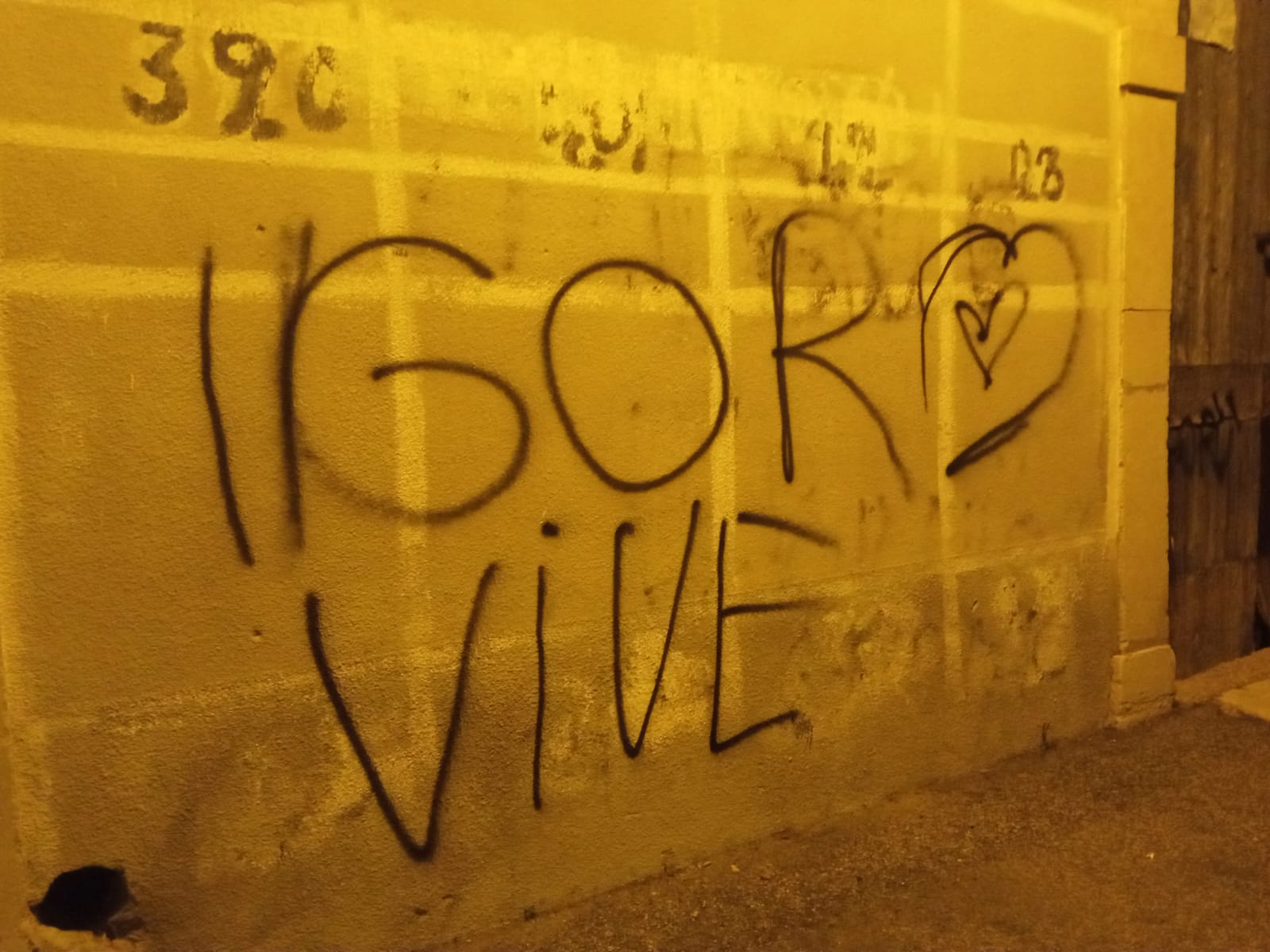 Igor vive: la cittadina di Acate riempita di scritte in ricordo del giovane morto a 18 anni