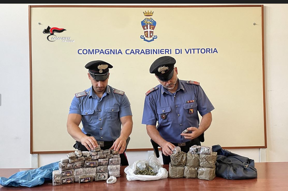 Droga: deteneva 16 chili e mezzo di hashish in casa. Condannato 57enne