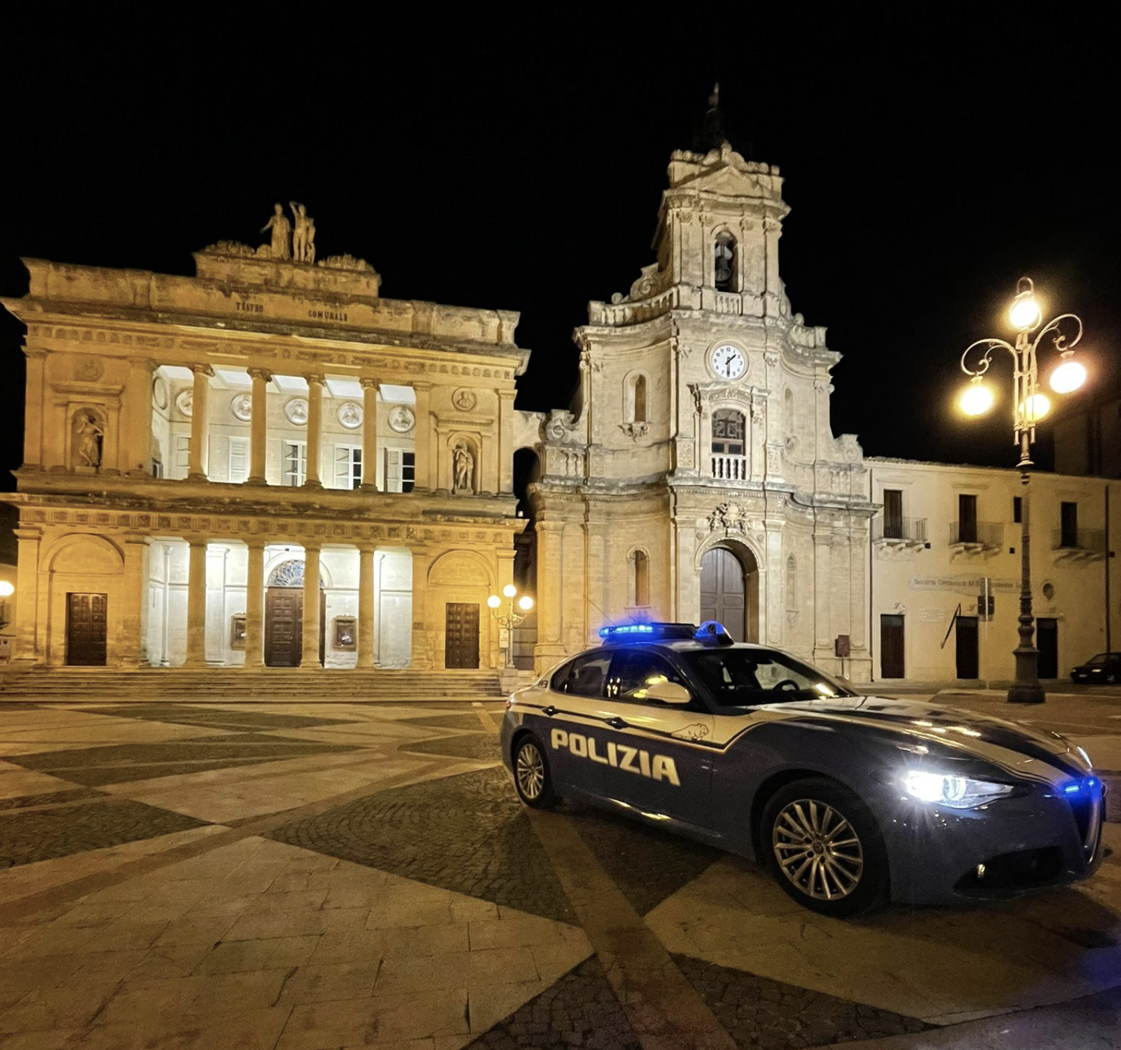 Vittoria, strappa il portafoglio a una donna e fugge: arrestato dalla Polizia