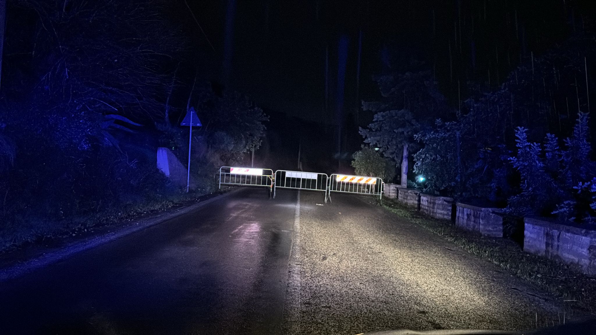 Seicento mila euro per salvare la collina Licozia a monte di Lodderi. Traffico vietato sulla strada provinciale dopo il crollo di un masso