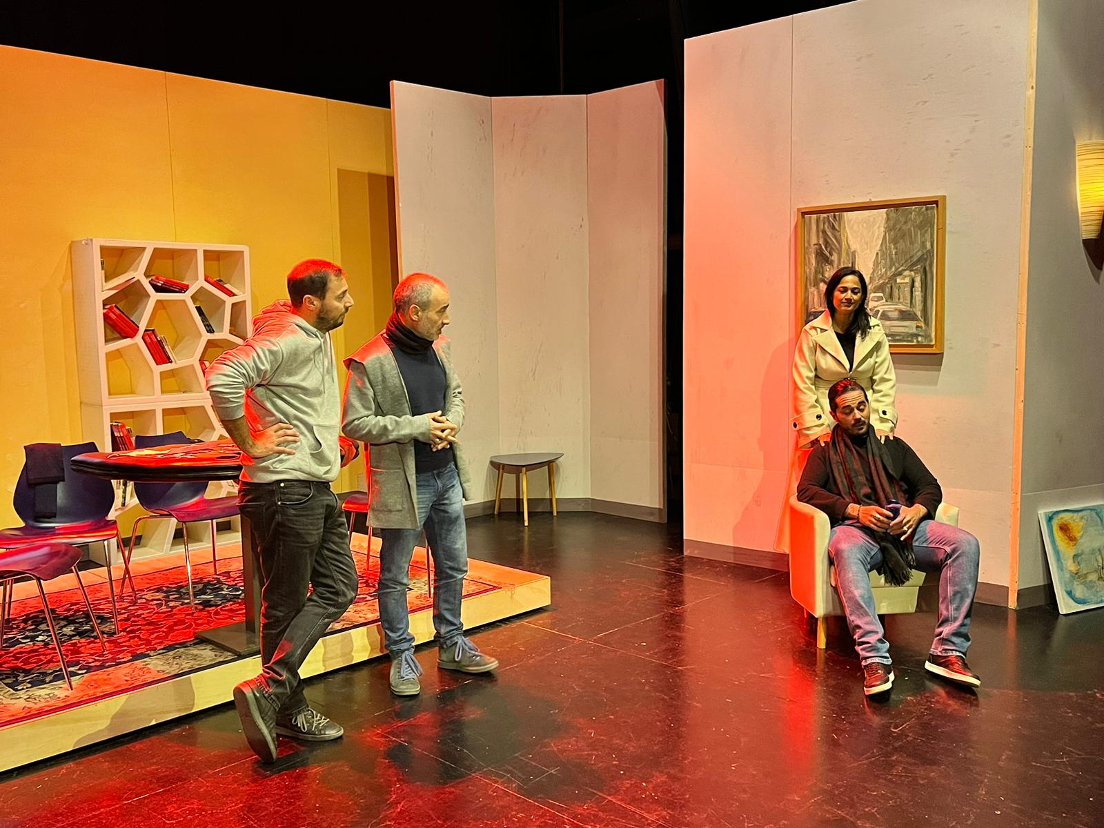 Debutta al Teatro Naselli di Comiso la nuova produzione del famoso spettacolo “Uomini sull’orlo di una crisi di nervi”