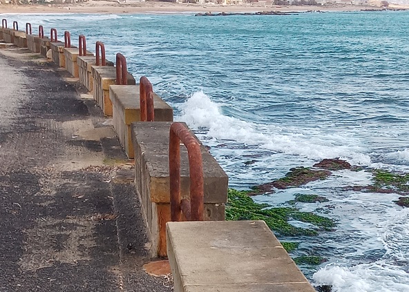 Quel lungomare…pericoloso. A Donnalucata indice puntato sulle ringhiere di via Marina