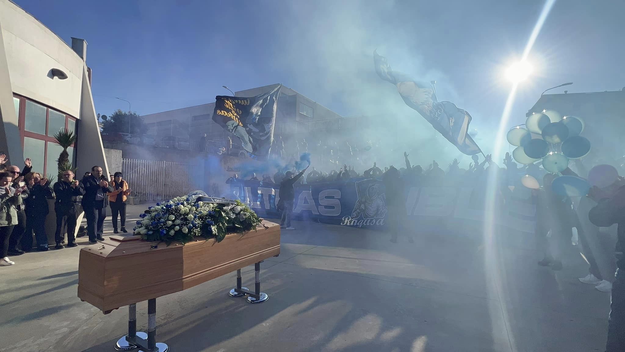 Gli Ultras di Ragusa dicono addio a Giacomo Fidone, morto a 29 anni