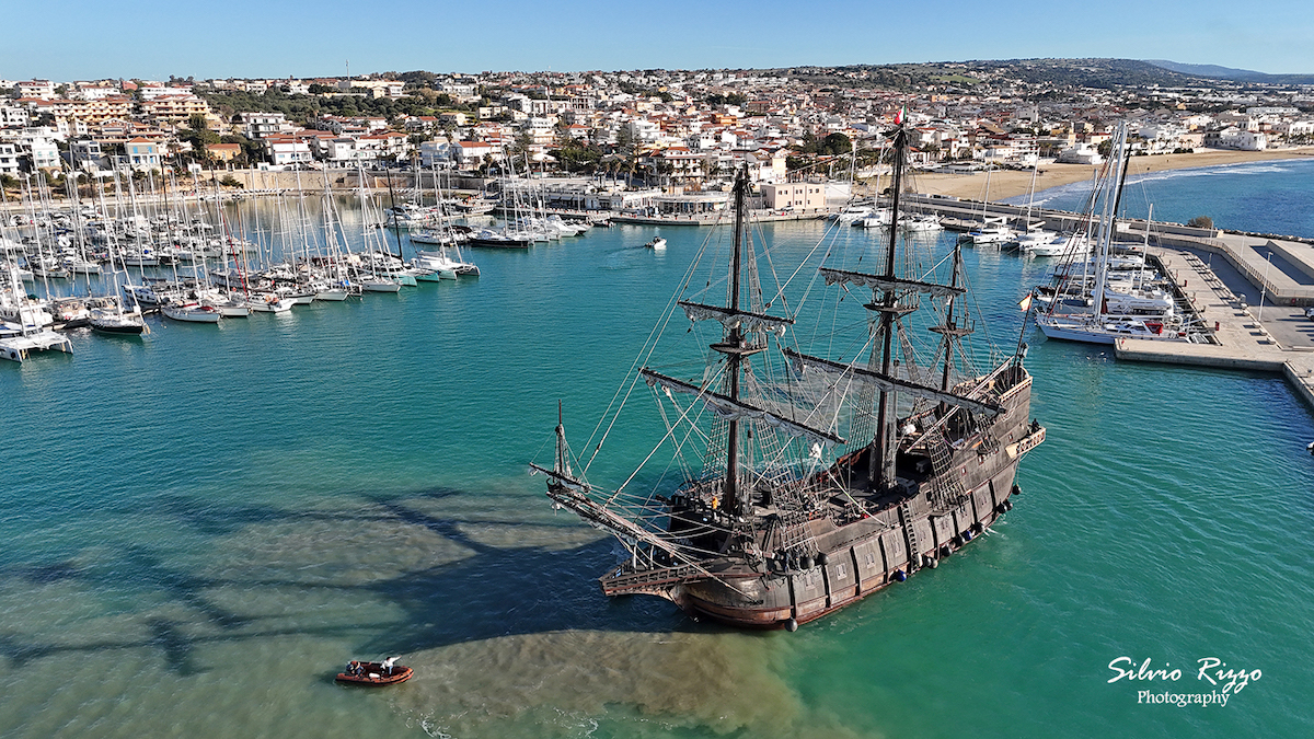 Il Galeón Andalucía è approdato al Porto Turistico di Marina di Ragusa