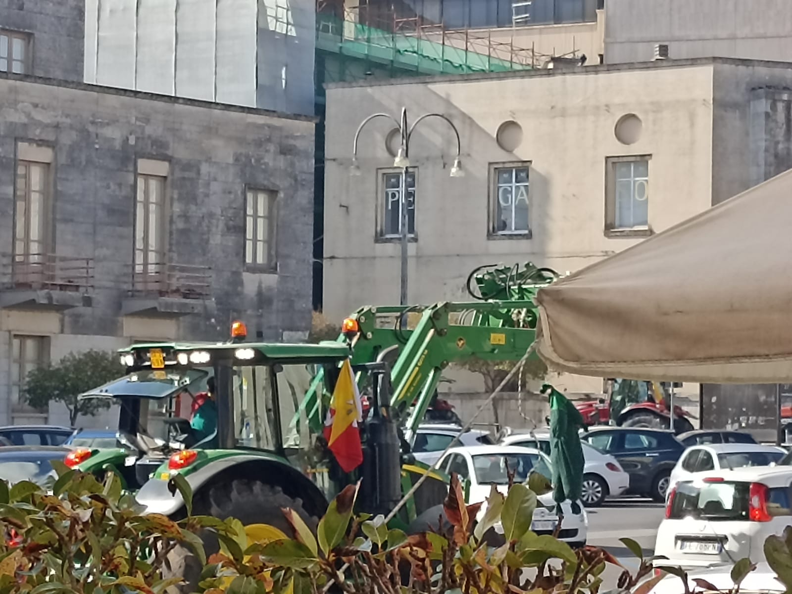Gli agricoltori non credono più ai politici: “Non sono interlocutori”. La protesta va avanti