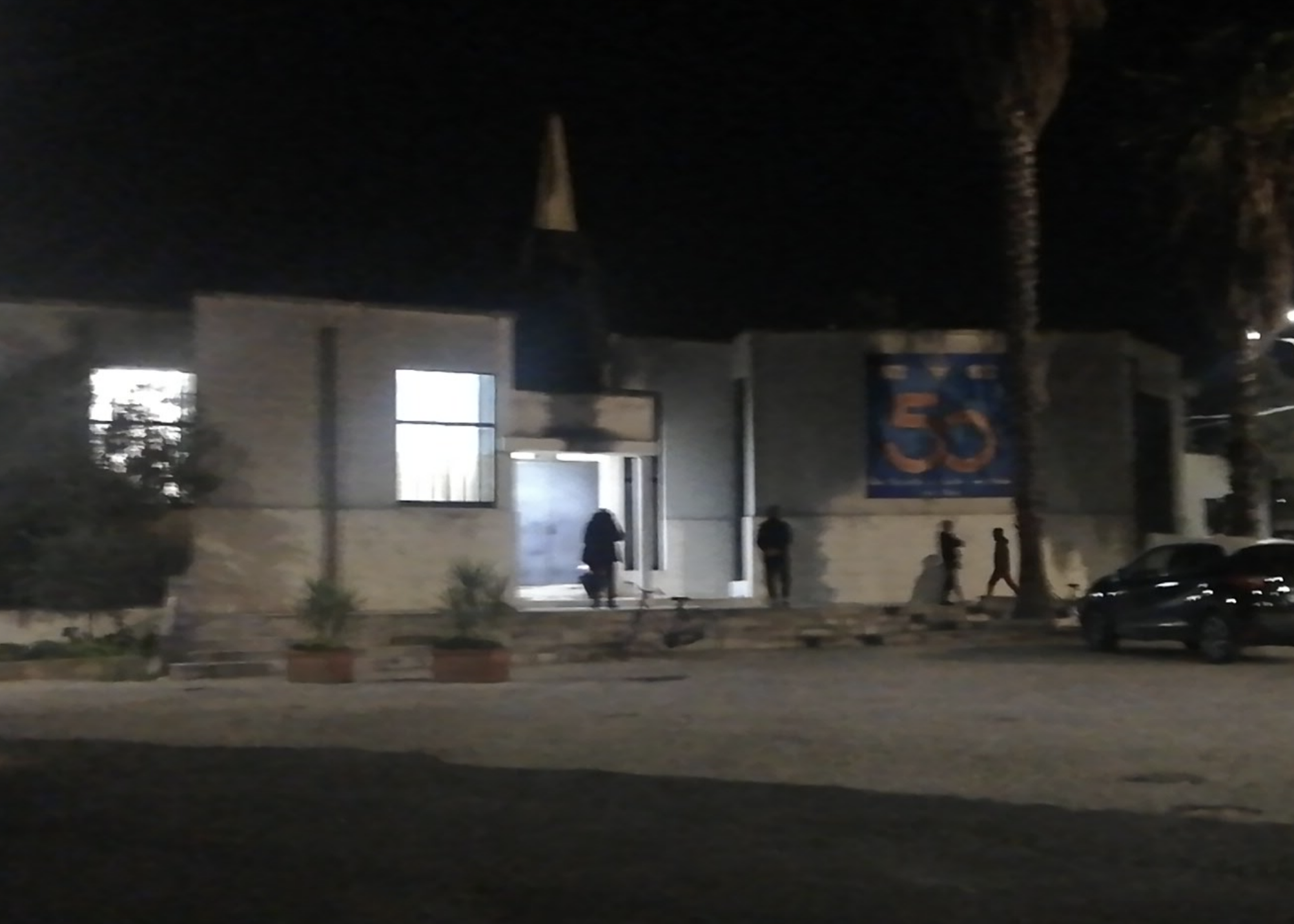 Tensioni e tumulti dinnanzi la chiesa “Spirito Santo” a Vittoria. Intervenuta la Polizia