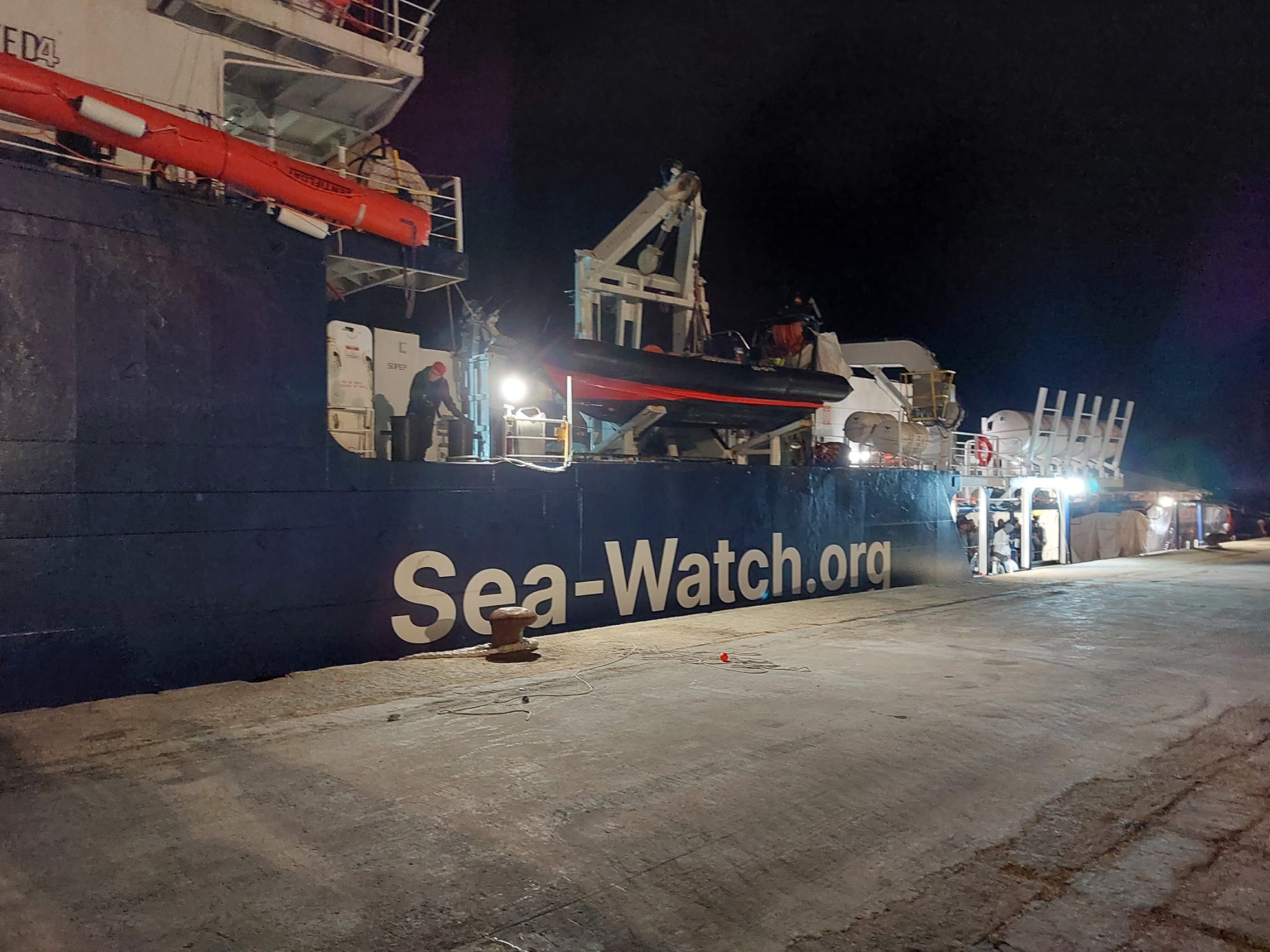 Ancora senza un nome, il giovane morto a bordo della Sea Watch 5
