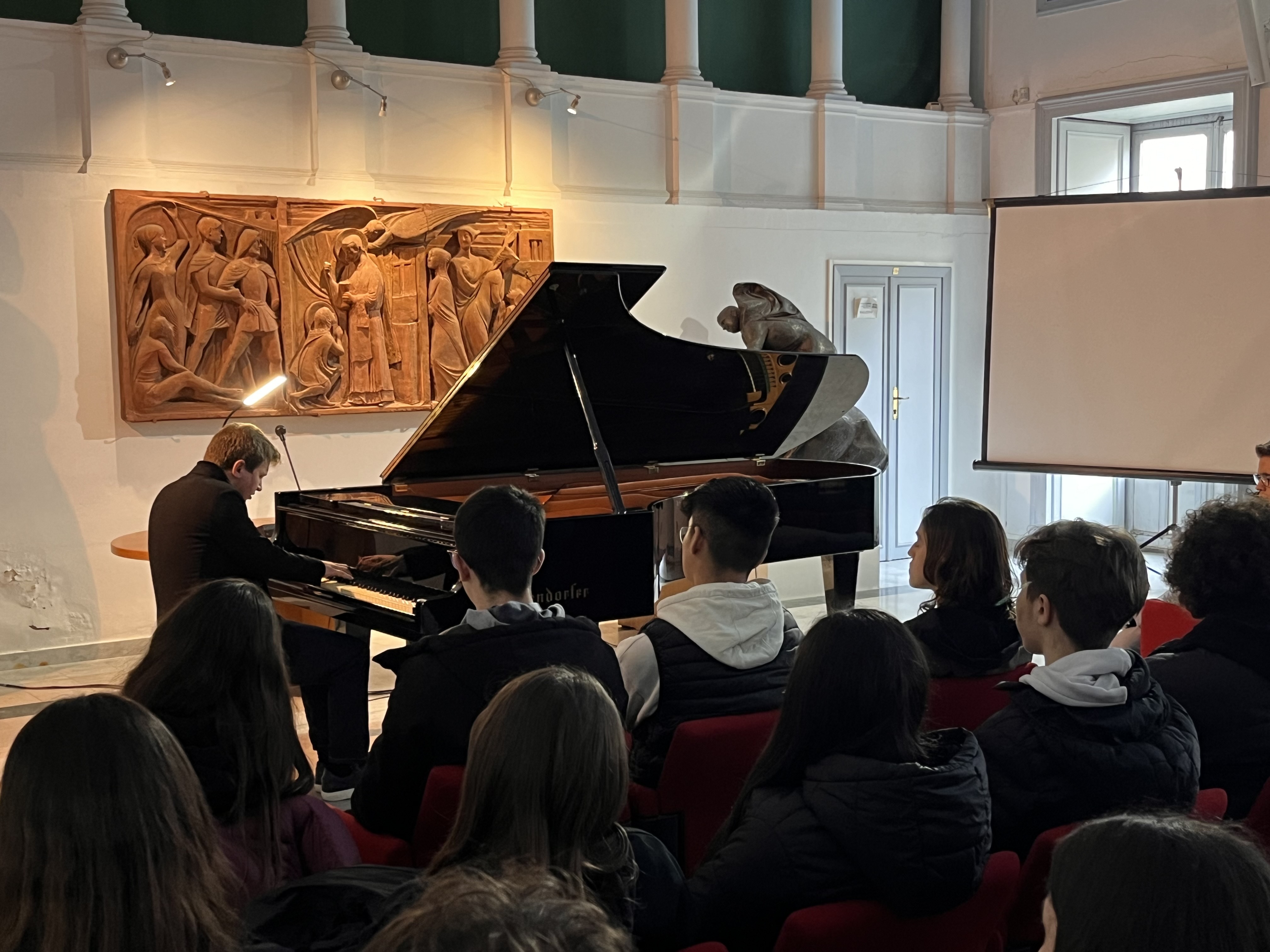 “Sonata for 7 cities”. Lezione del pianista Filippo Gorini per gli studenti del Liceo Musicale “Verga” di Modica