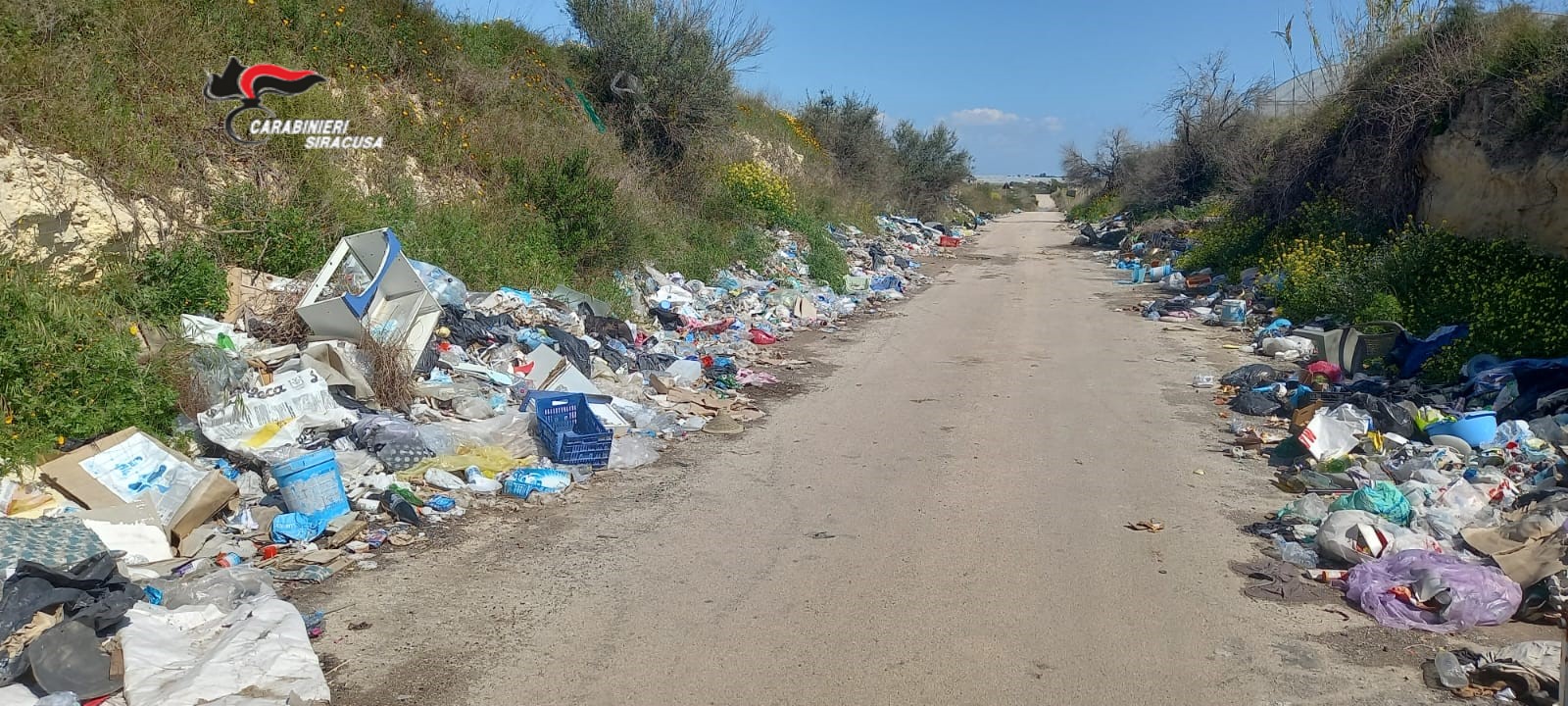 Nel cuore del barocco siciliano, una discarica a cielo aperto grande 2mila metri. Succede a Noto