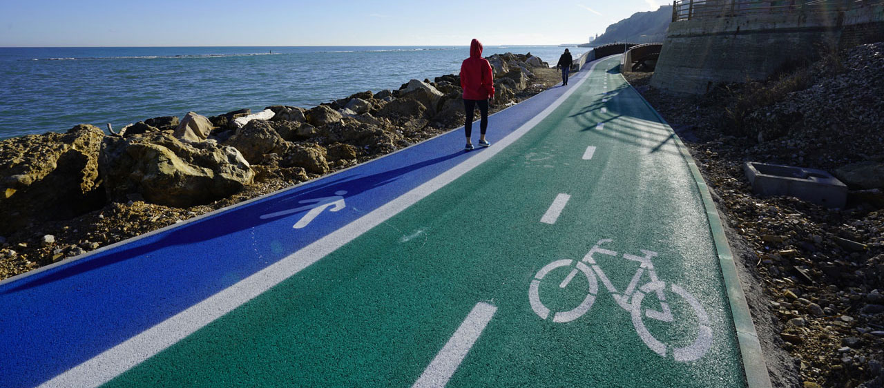 Vivere la natura andando in bicicletta. Una pista ciclabile costiera con affaccio sul Canale di Sicilia