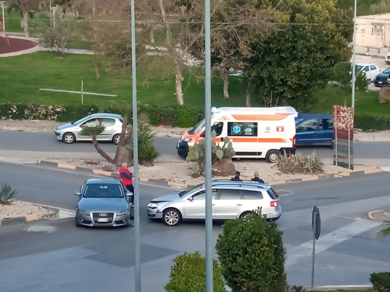 Scontro tra due auto alla periferia di Comiso: due feriti lievi