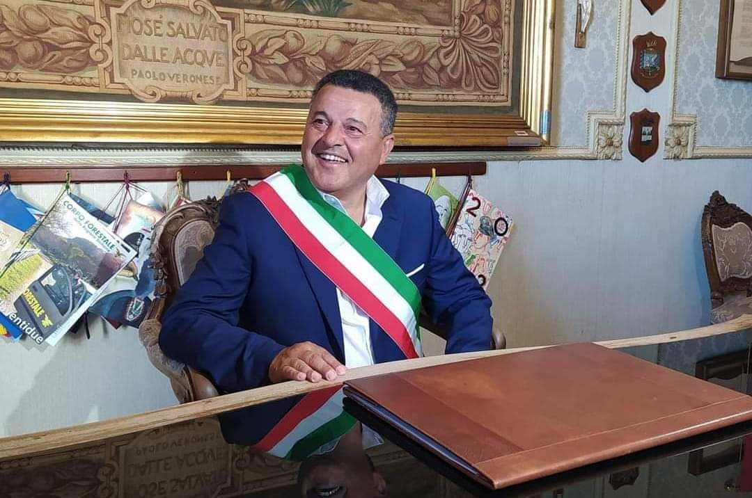 Un profilo falso su whatsapp a nome del sindaco di Scicli. Opera di un truffatore