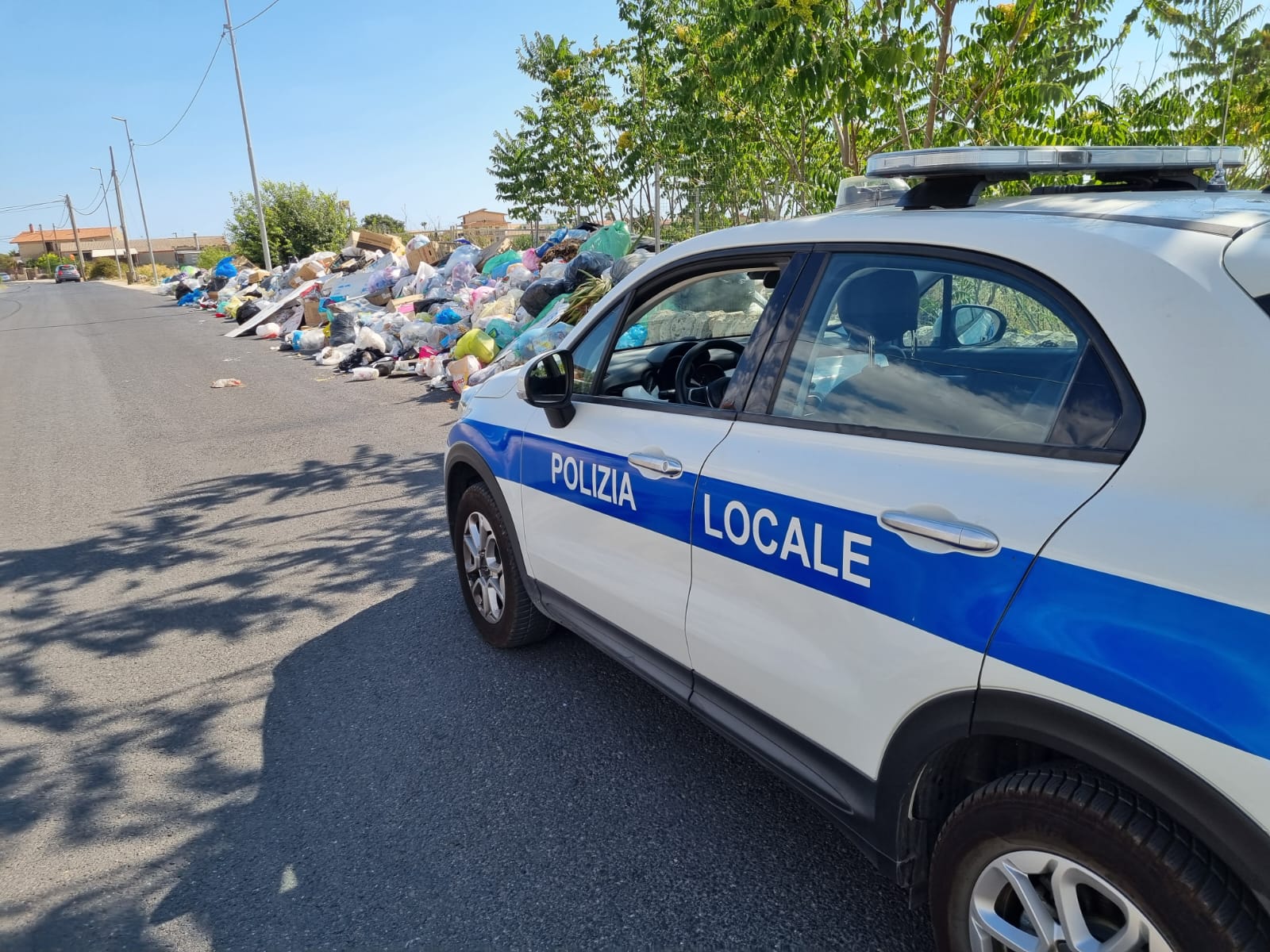 Ancora abbandono indiscriminato di rifiuti a Modica, stavolta con un camion: denunciate due persone