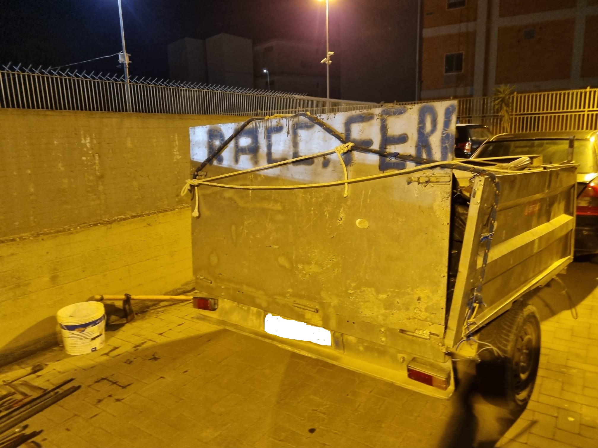Da Ispica, abbandonavano rifiuti pericolosi a Modica. Denunciate due persone