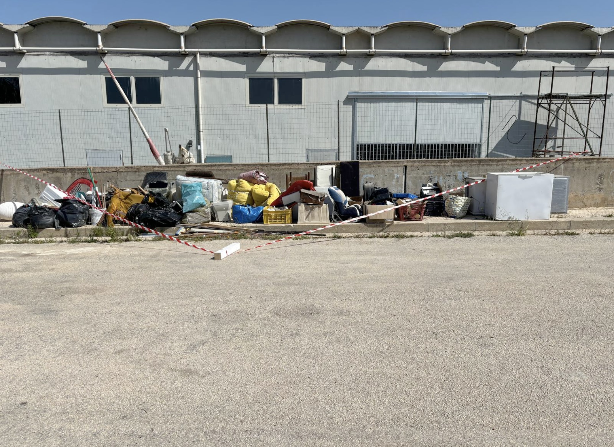 Oltre 25 metri cubi di rifiuti abbandonati a Scicli: denunciato responsabile