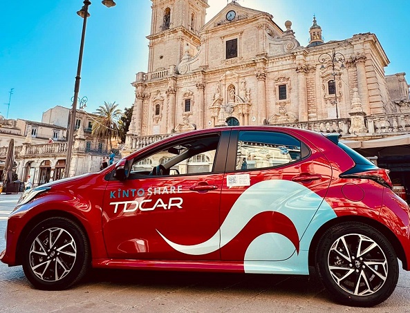 Debutta a Ragusa il car sharing. Arrivate già le auto. Intanto cambia la gestione delle moto elettriche