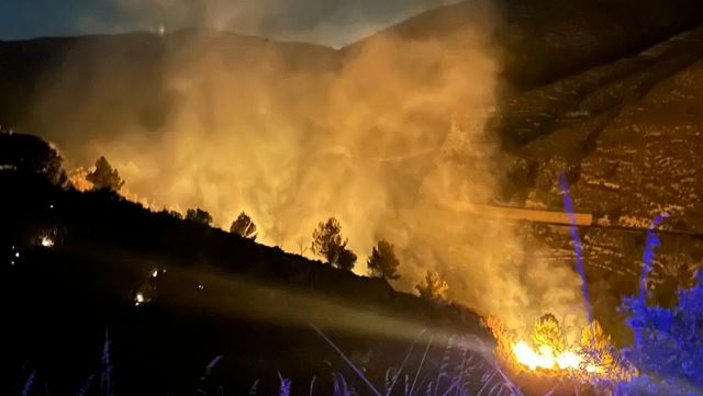 Incendio sulla Vizzini-Monterosso Almo, fiamme spente in serata