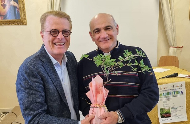 Un albero a dimora in ogni parrocchia della Diocesi di Ragusa
