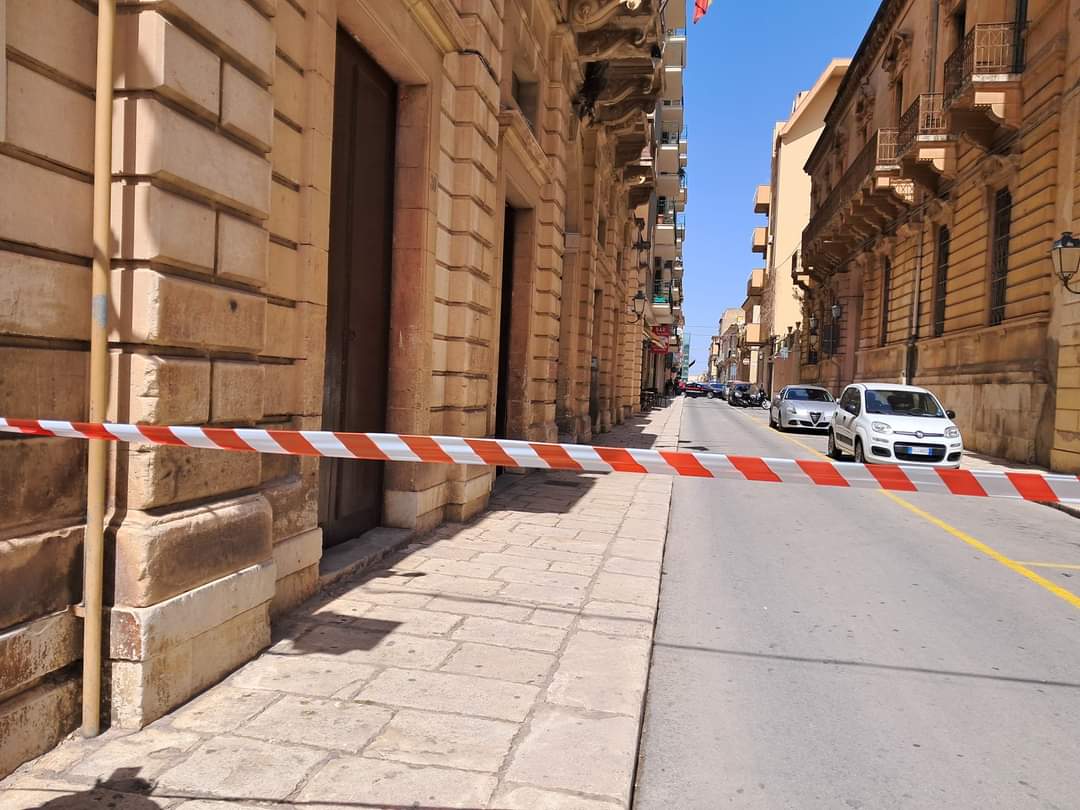 Rientrato l’allarme bomba al municipio di Vittoria: forse una “ragazzata”, ritrovato zaino con dentro fili elettrici