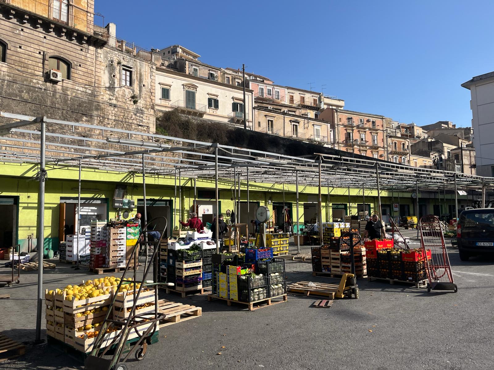 Dopo 75 anni chiude il mercato ortofrutticolo di Modica. Al suo posto sorgerà una bambinopoli