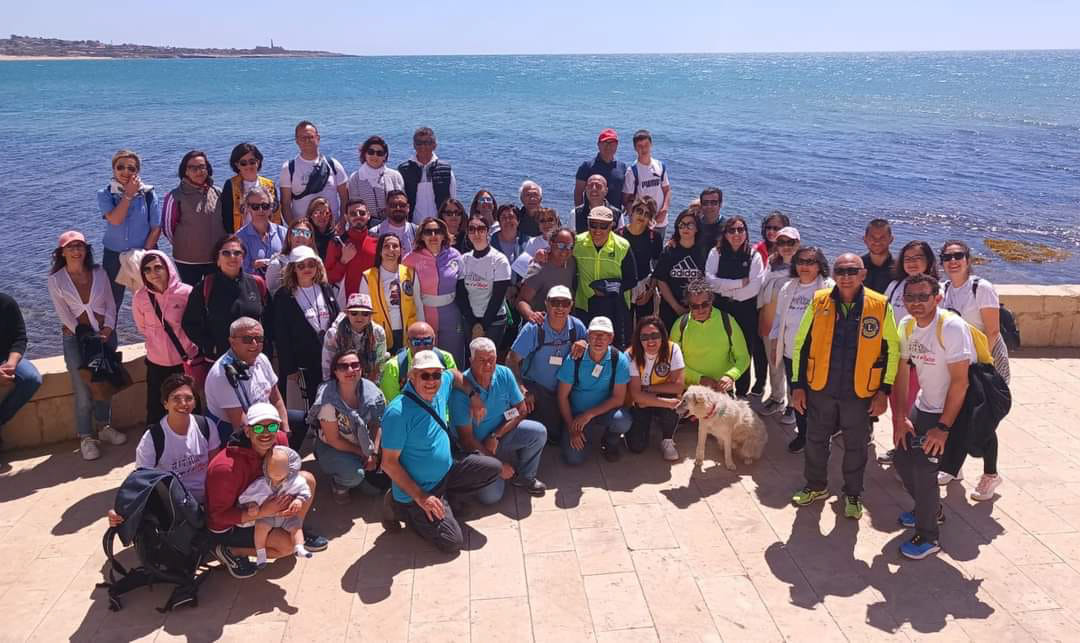 La passeggiata solidale che ha messo insieme diversi soggetti. Successo per l’iniziativa di Sampieri