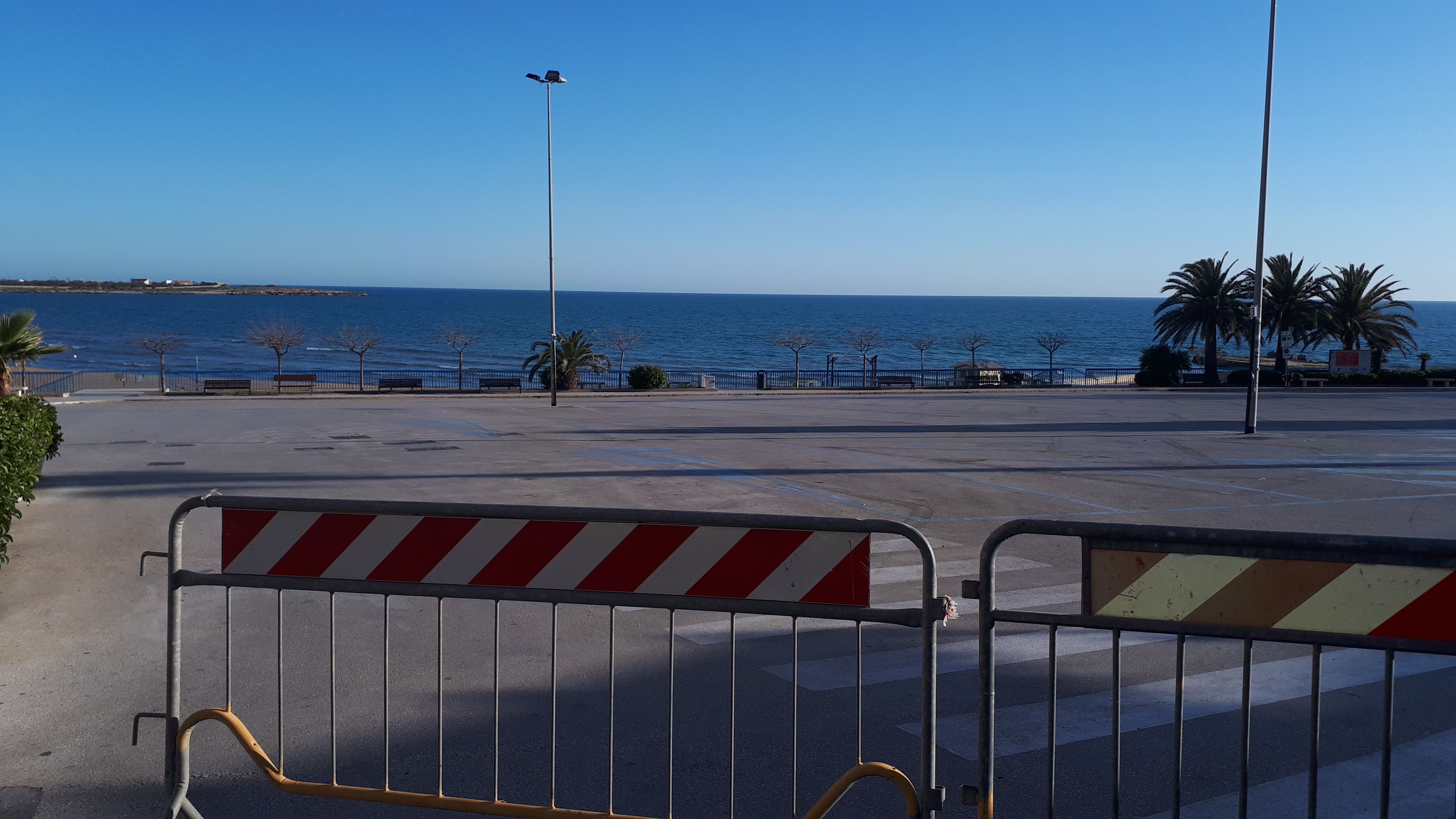 Fermi da una settimana i lavori di Piazza Mediterraneo a Marina di Modica