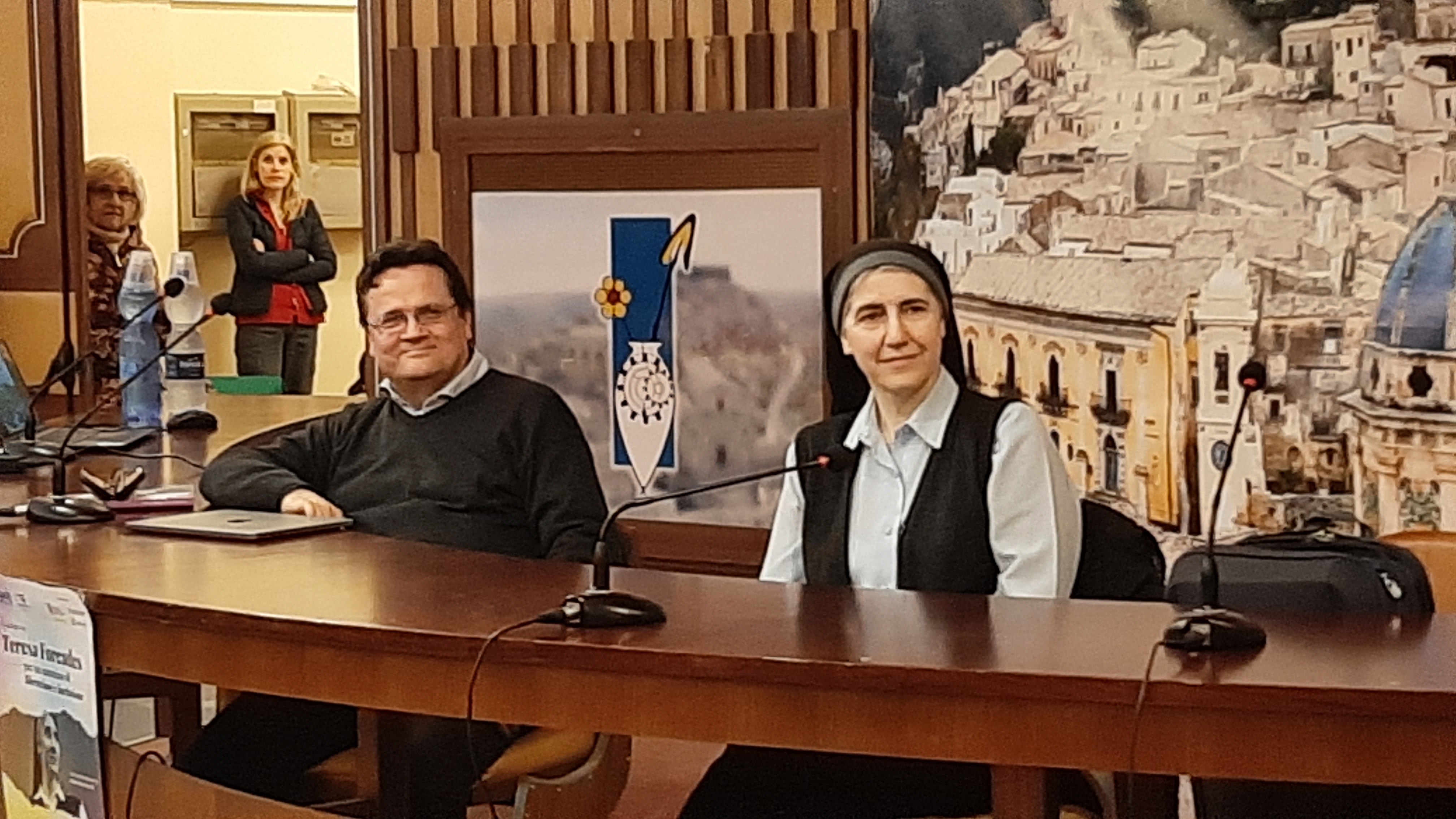 L’amore universale e la diversità che unisce, nel dialogo di libertà di Suor Teresa Forcades