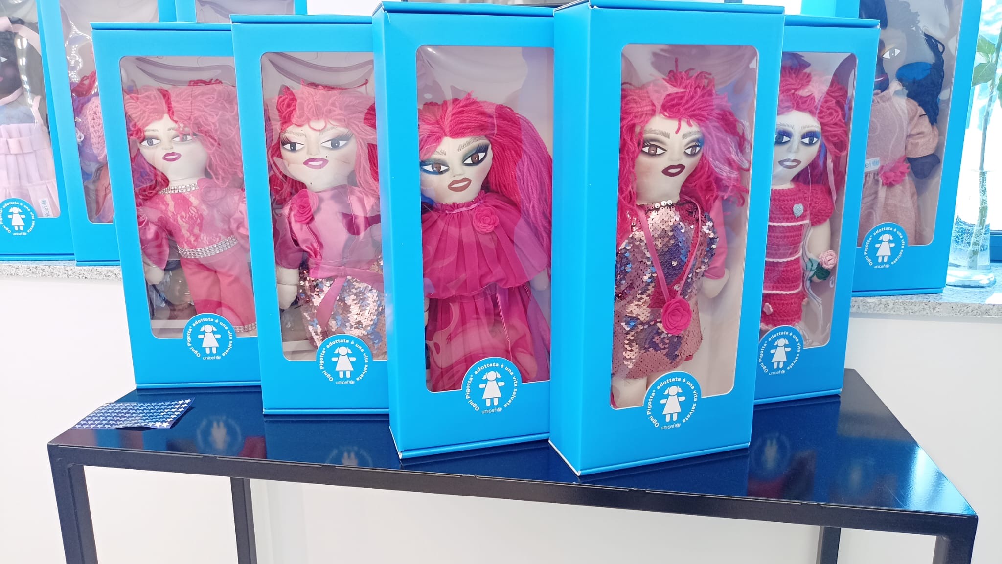 “Una Rosa per la Mamma”, l’evento Pigotta pro Gaza realizzato da UNICEF di Ragusa insieme al Make-up Artist Gianpiero Puma