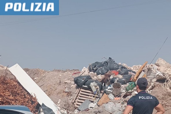 Individuata a Comiso una discarica abusiva di circa 1000 mq: denunciati i proprietari