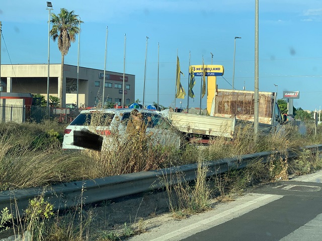 Suv tampona camion: c’è un ferito non grave
