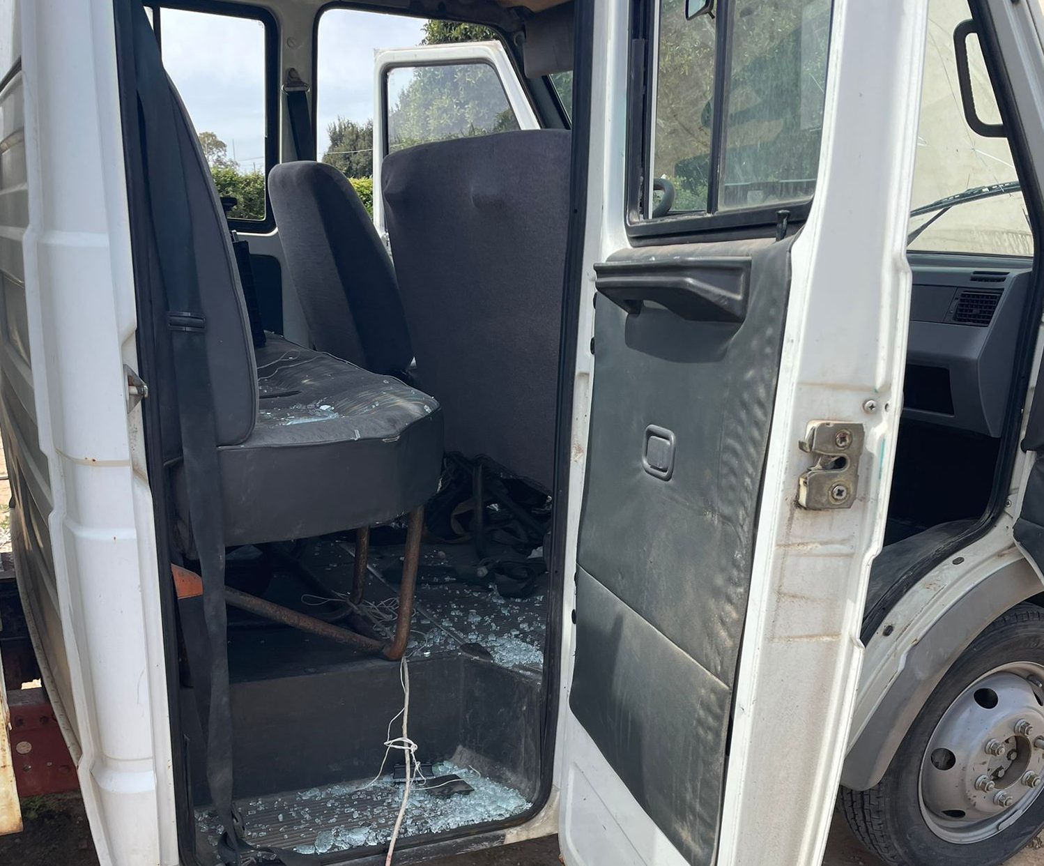 Vandali distruggono  a Vittoria il furgone degli scout. Gara di solidarietà per ripararlo