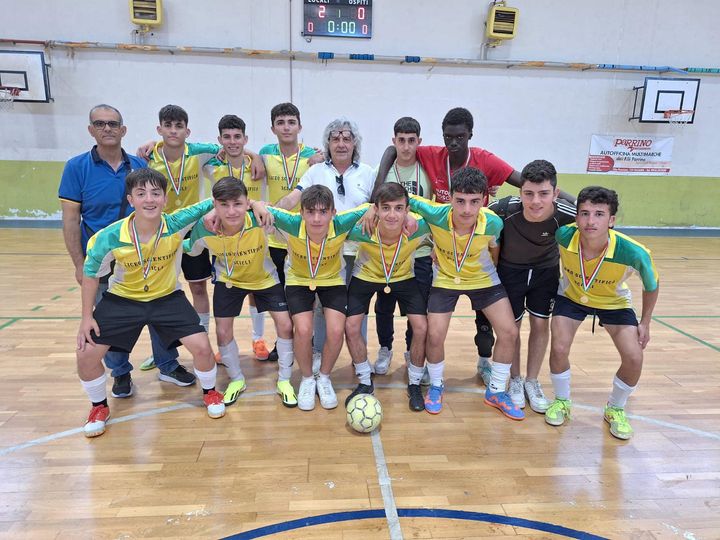 Gli studenti del “Cataudella” di Scicli vincitori del titolo provinciale di calcio a 5 ai giochi studenteschi