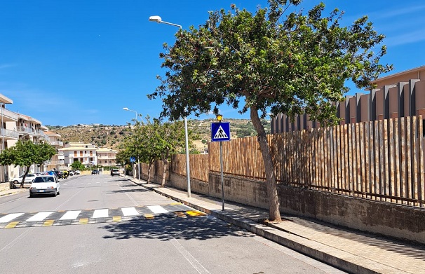 Dissuasori di velocità a Scicli. In Viale dei Fiori scuola più sicura