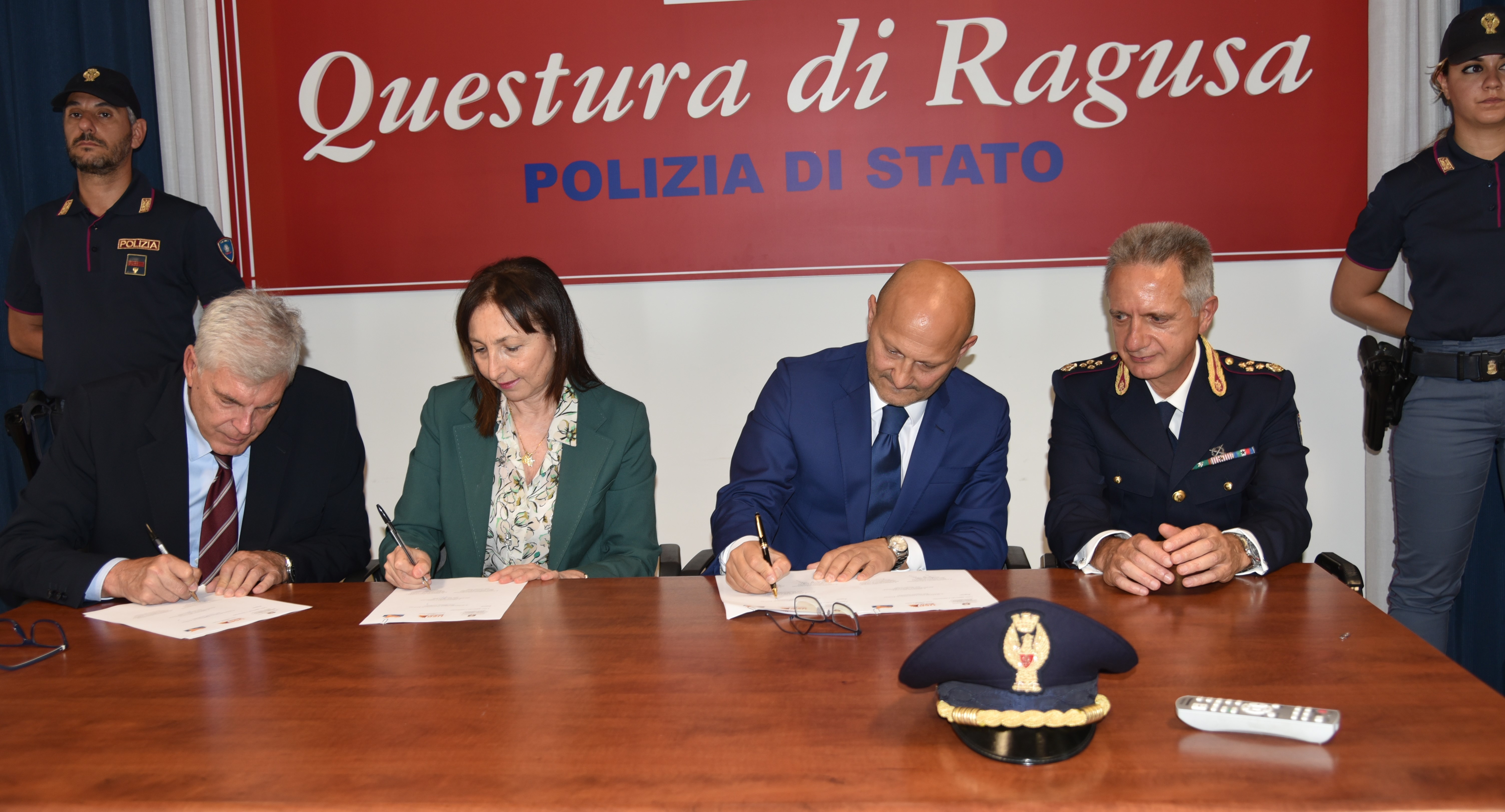Bullismo, cyberbullismo e dipendenze patologiche. Protocollo d’intesa fra Questura, scuole e Asp